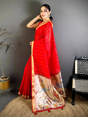Celebrity Floral Jacquard Rich Pallu Saree