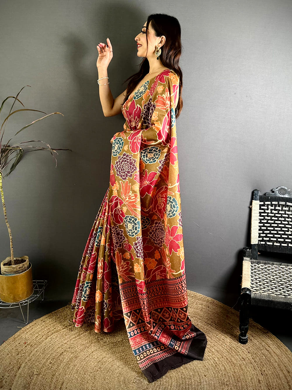 Stylish Tussar Bold Floral Print Saree