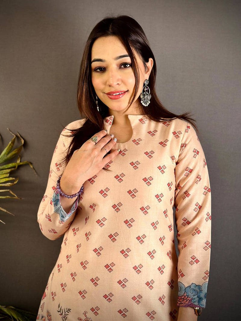 Drop Slit Kalamkari Straight Kurti


