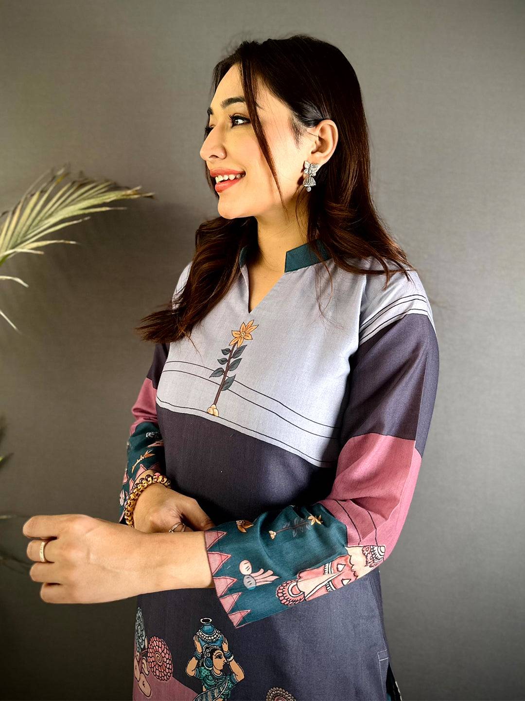Collar Neck Kalamkari Art Kurti


