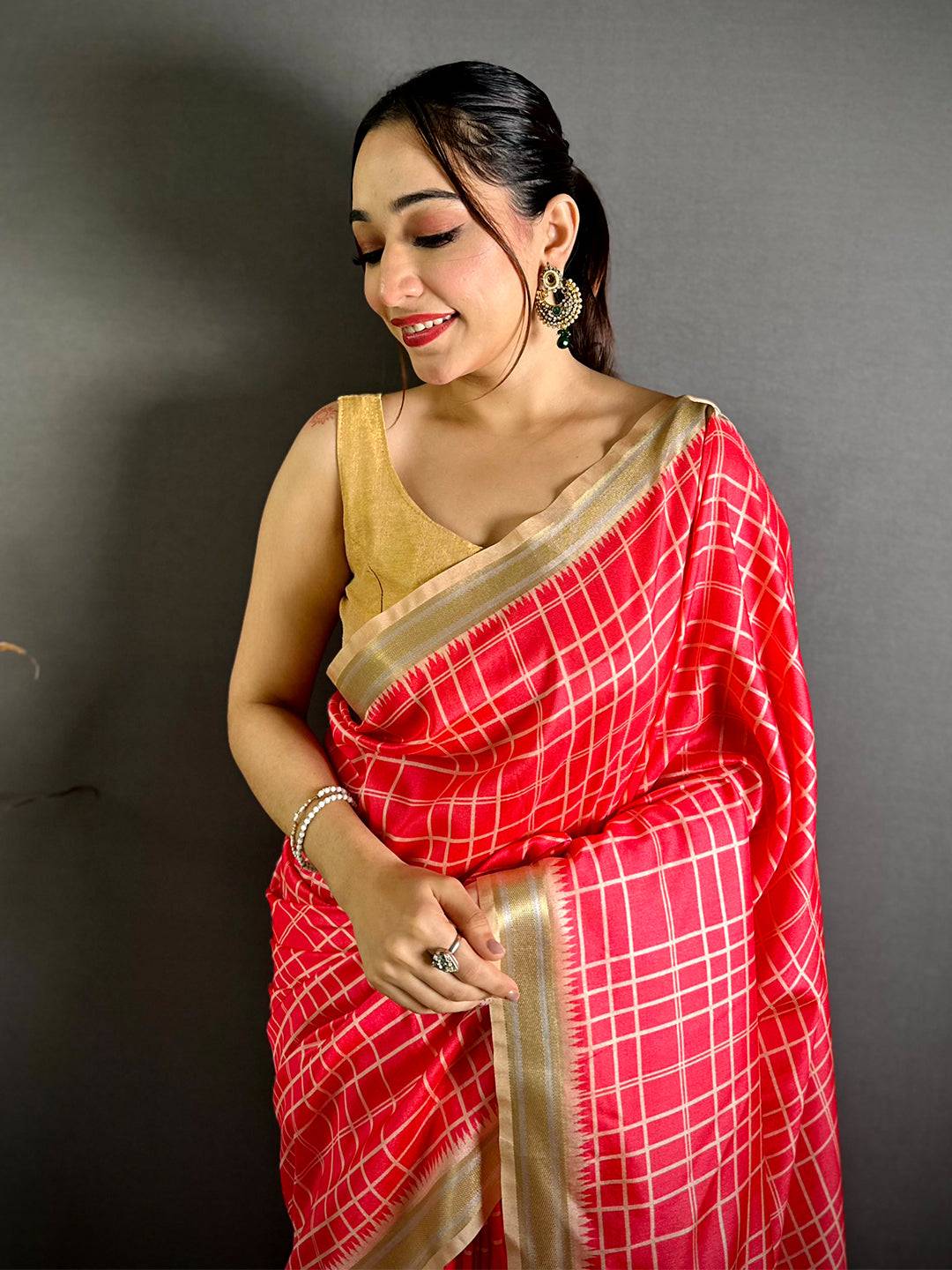 Soft Silk Checks Gaji Lakda Patta Saree