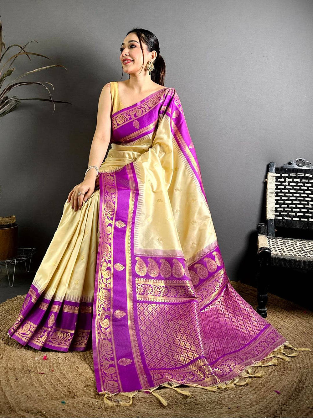 Cream Soft Silk Gadwal Ikkat Border Saree