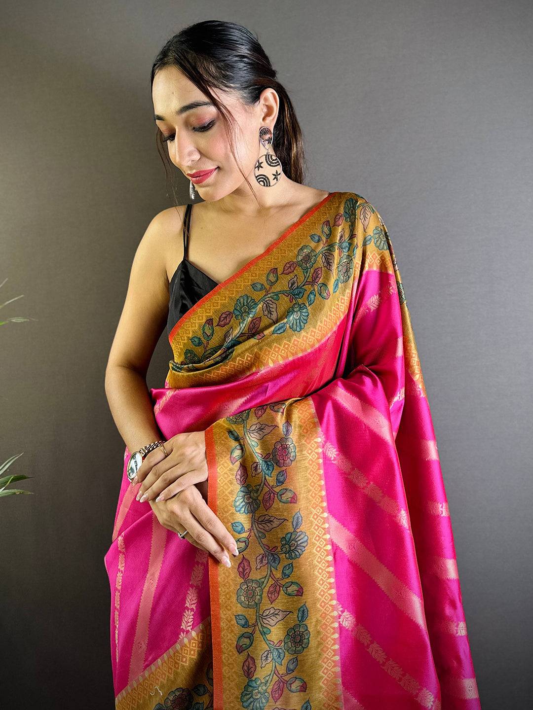 Pink Gold Zari And Kalamkari Print Saree