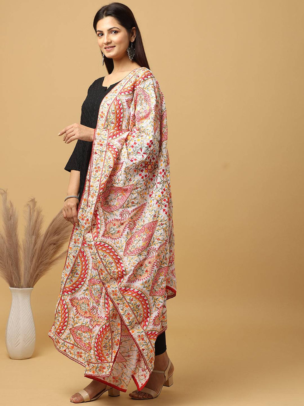 Side view of poly chiffon pashmina dupatta showcasing design.