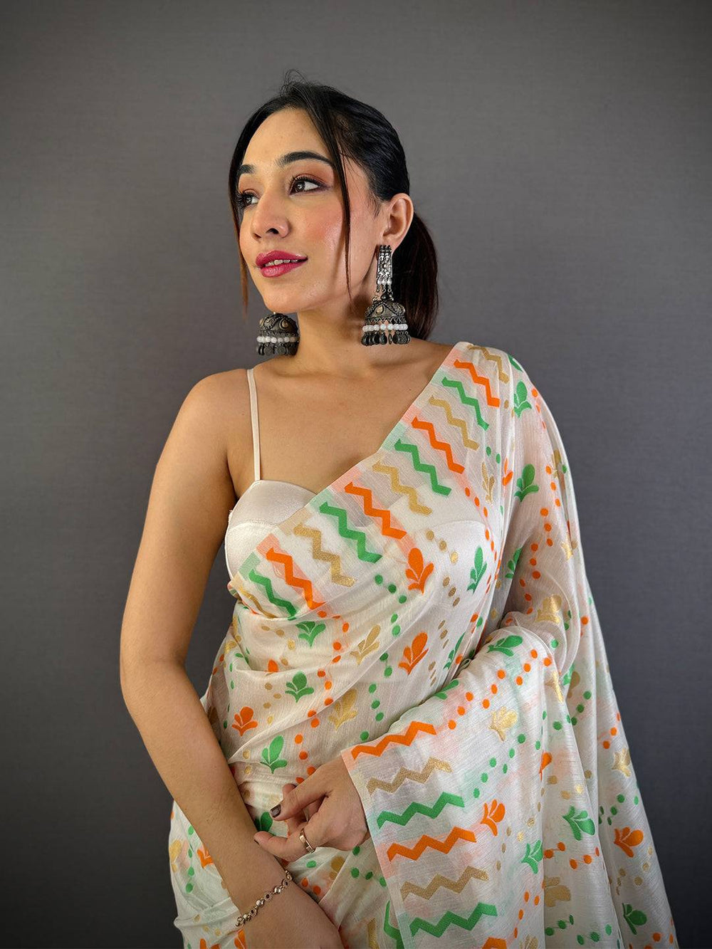 Vibrant Green Dhakai Jamdani Cotton Silk Saree