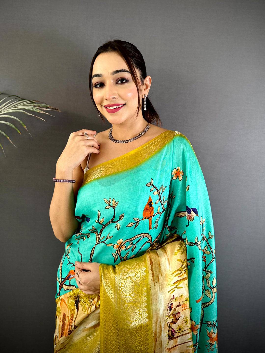 Artistic Self Zari Chex Viscose Dola Saree