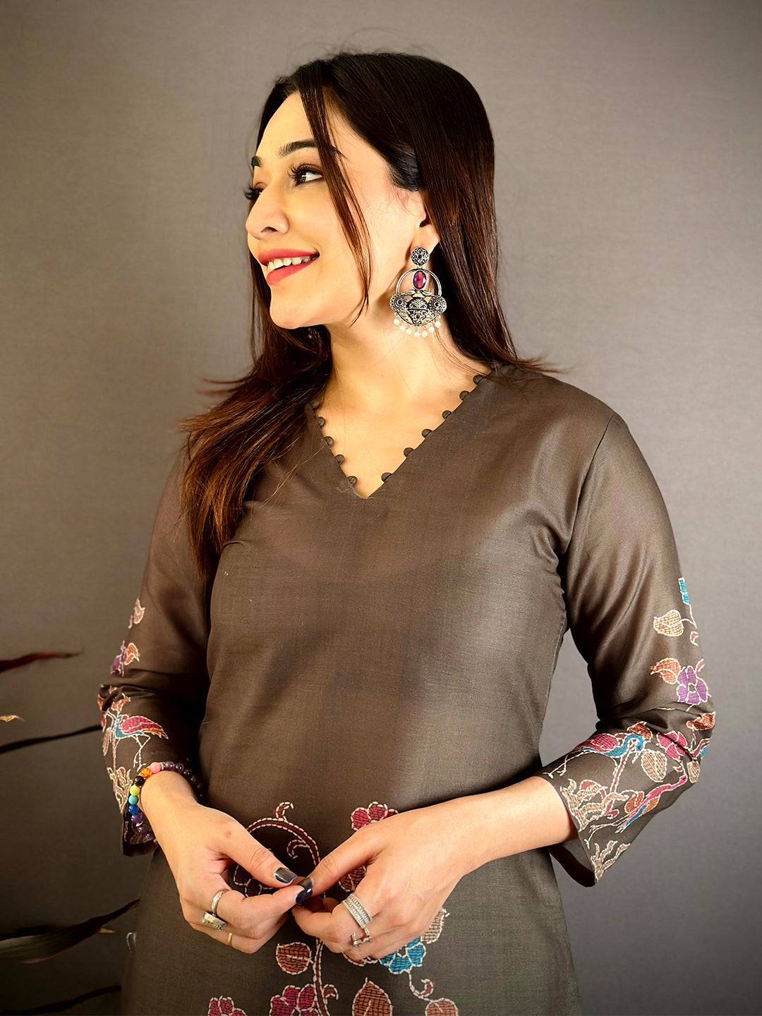 Mul Cotton Kantha Work V Neck Kurti