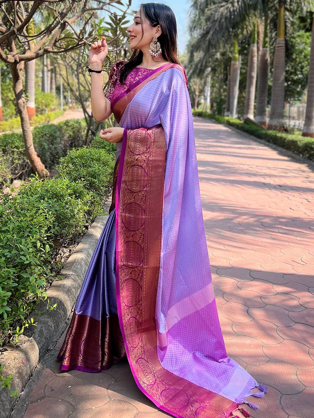Lavender Kanjivaram saree showcasing detailed weaving