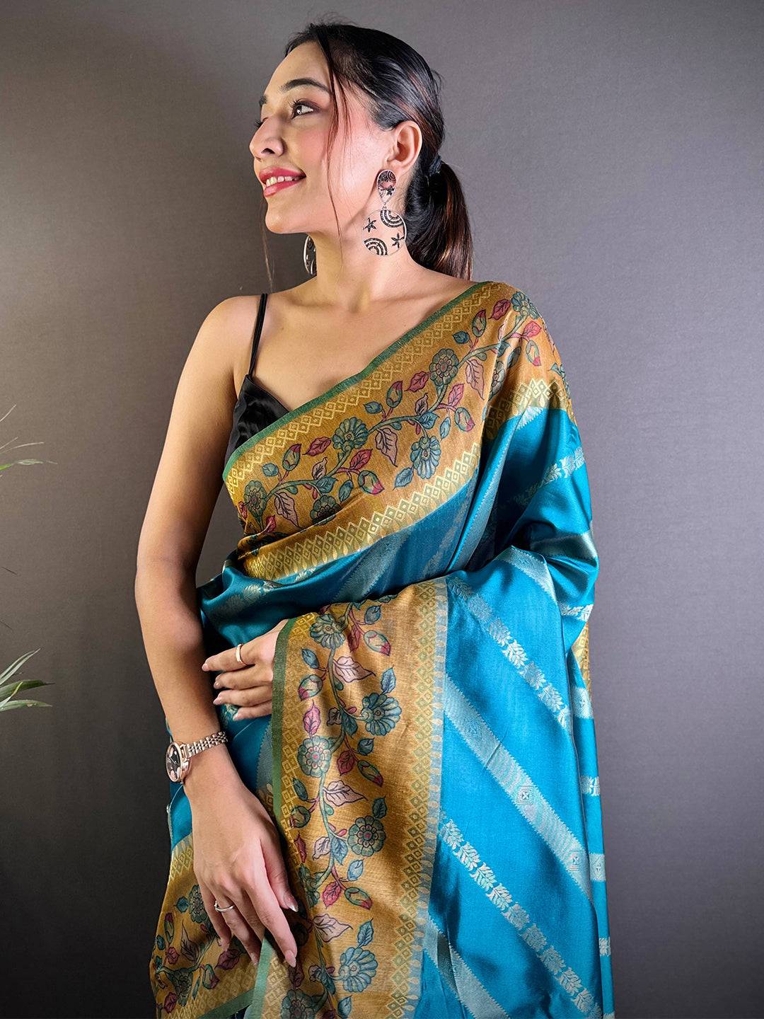 Rama Gold Zari And Kalamkari Print Saree
