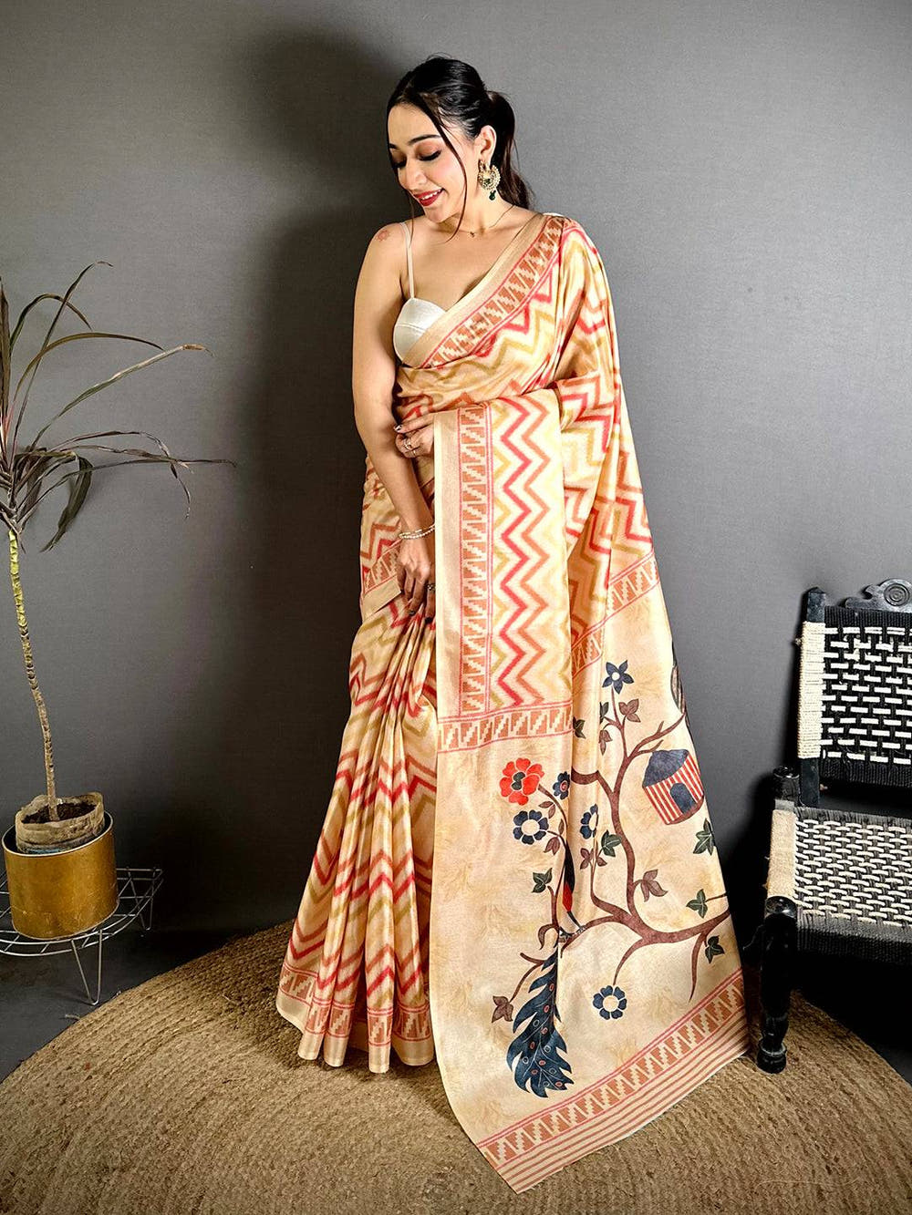 
Elegant Tussar Chevron Floral Print Saree