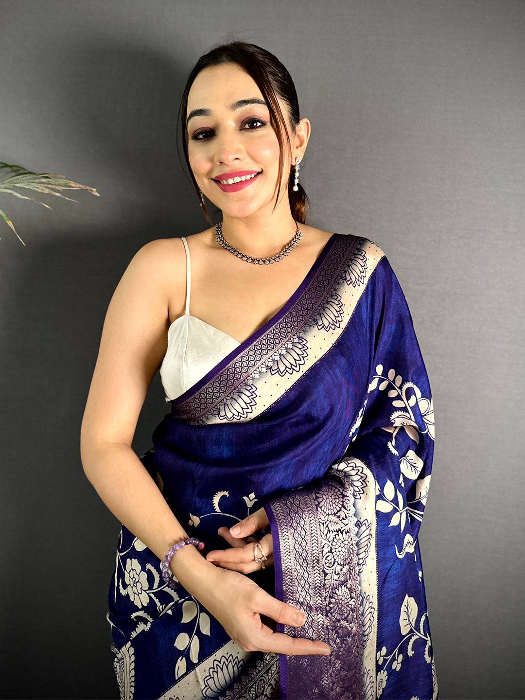 Radiant Self Zari Chex Viscose Dola Saree


