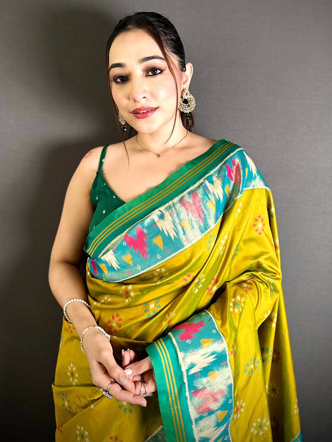 Royal Double Tone Soft Silk Ikkat Butti Saree