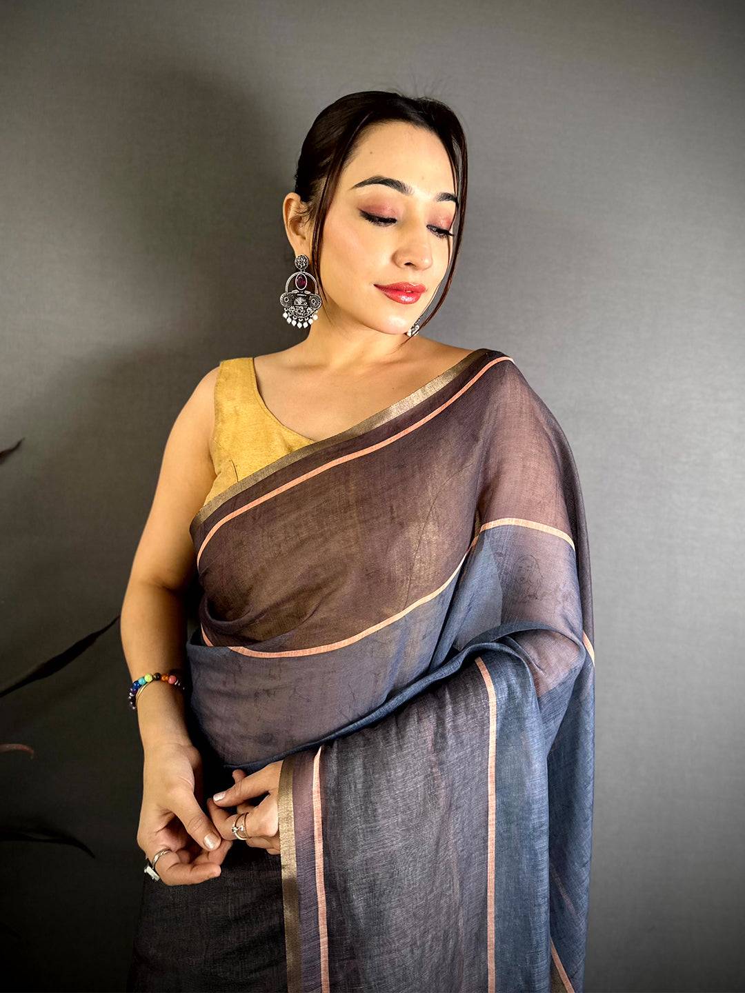 Elegant Stripe Linen Tissue Saree



