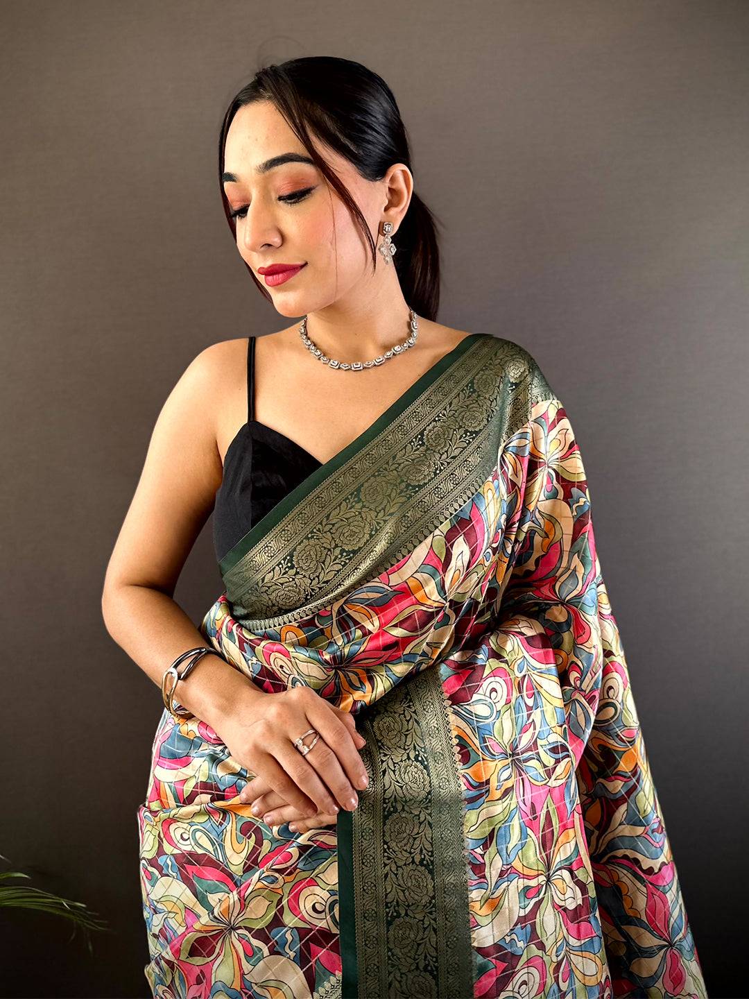 Green Soft Gadwal Pattu Geometric Saree
