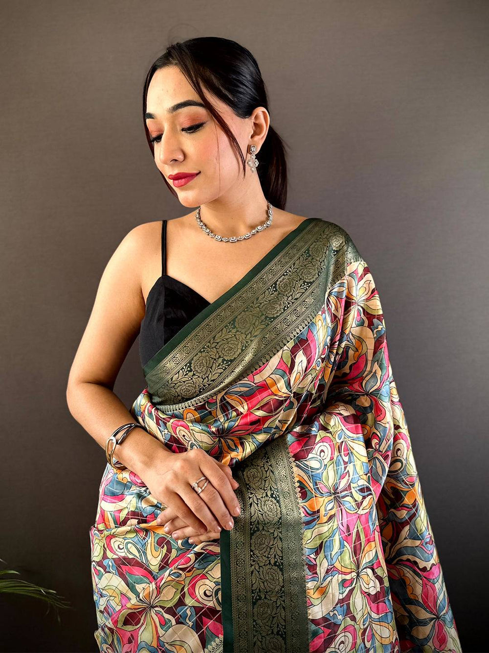 Green Soft Gadwal Pattu Geometric Saree