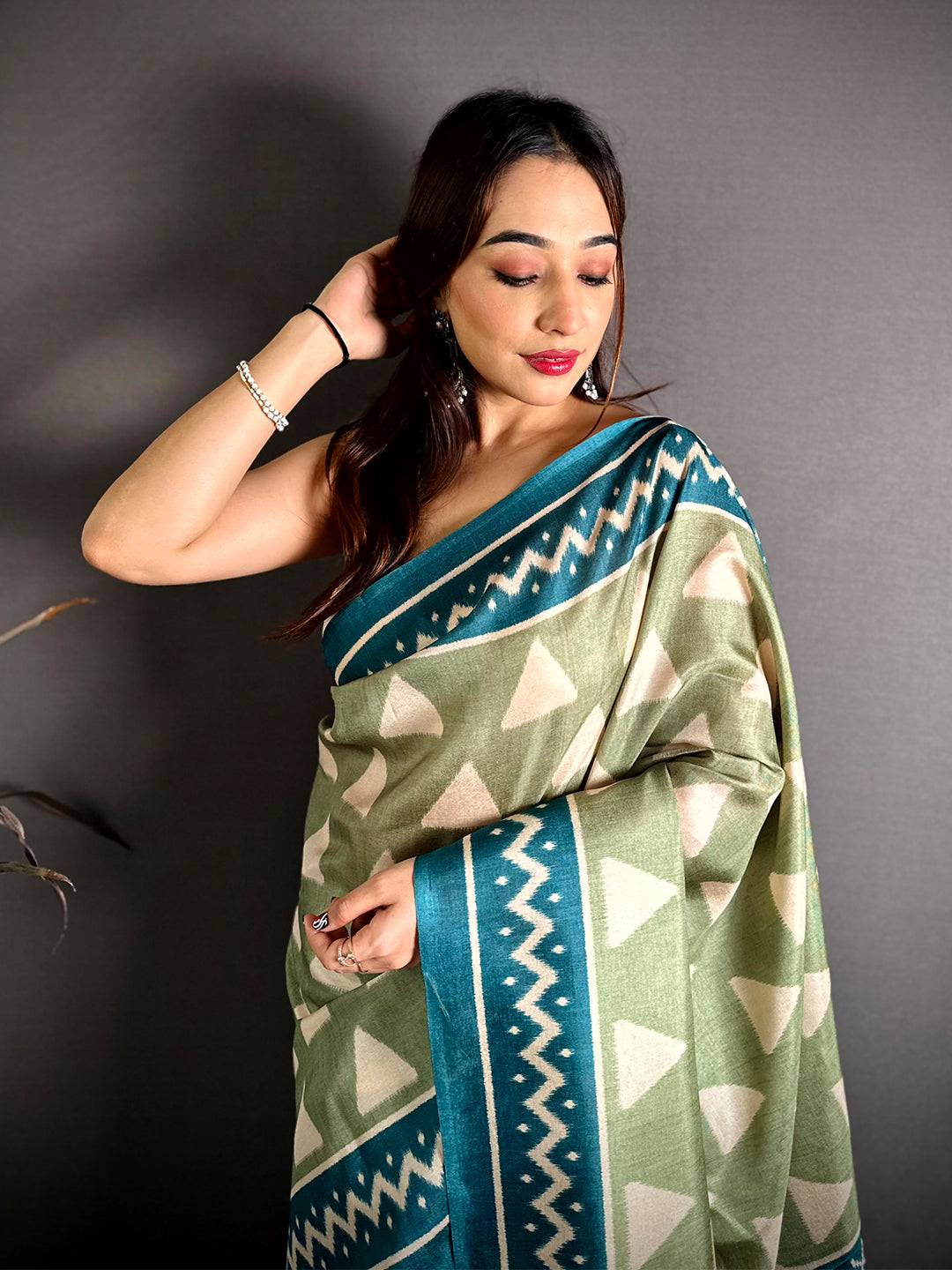 Pista Trending Ikkat Print Tussar Saree