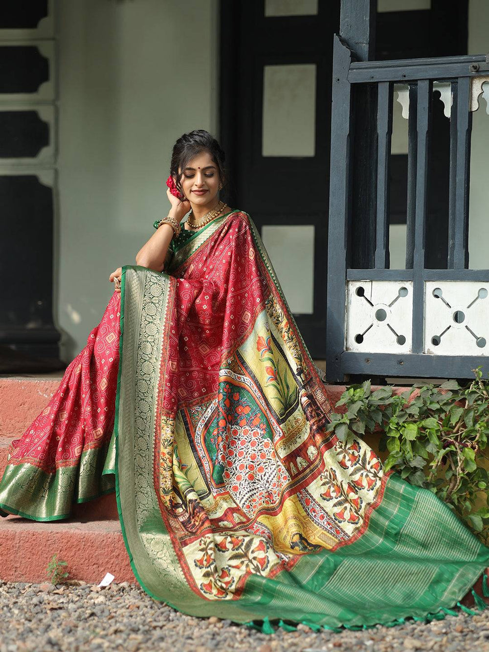 Red Colour Pure Viscose Dola Silk Saree With Mughal Motifs