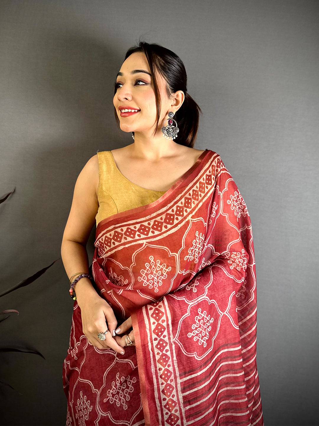 Opulent Stripe Linen Chanderi Saree



