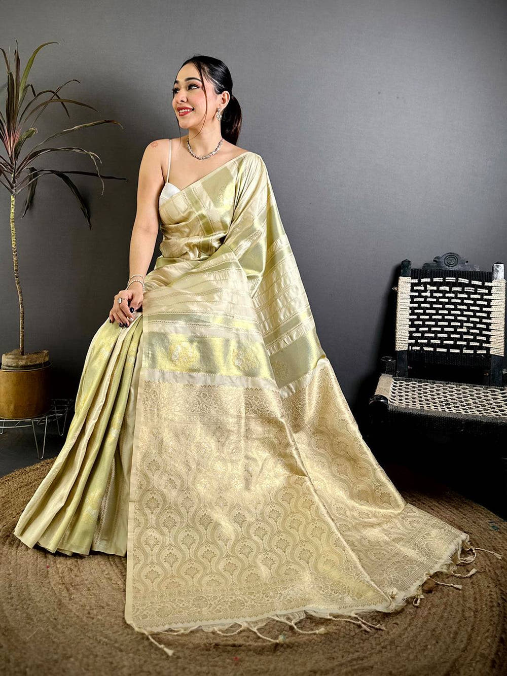 Celebrity Soft Silk Zari Weaving Saree