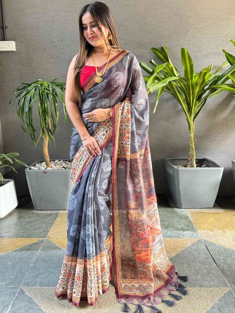 Traditional Kalamkari saree with grey block print pattern