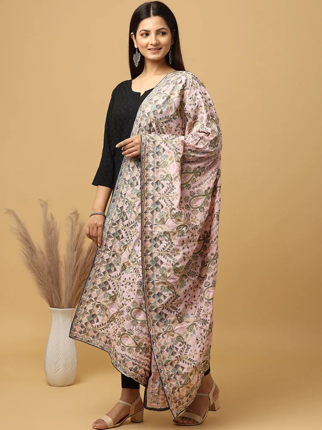Elegant pink chiffon dupatta with detailed embroidery