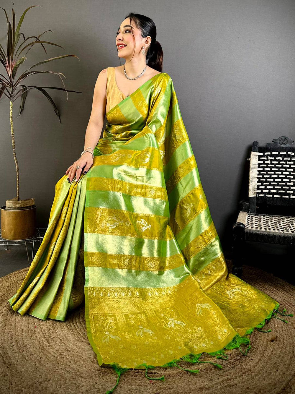 Elegant Two Tone Weaving Soft Silk Saree