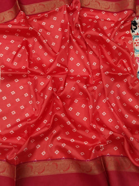 Detailed view of red Gadwal border on silk saree