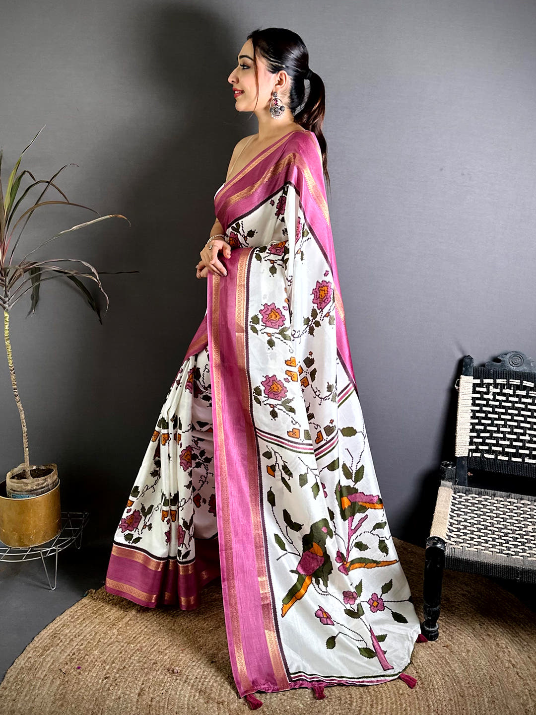 Pink Soft Dola Floral Print Gadwal Border Saree