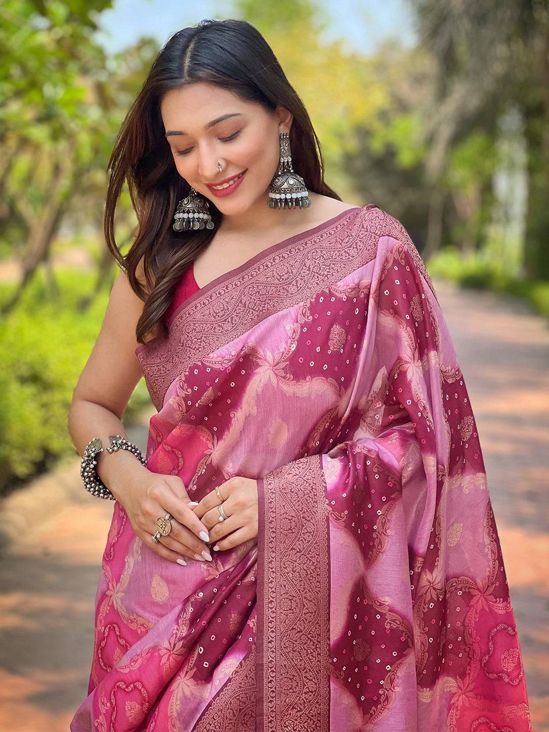 Lavender saree featuring opulent zari and digital print
