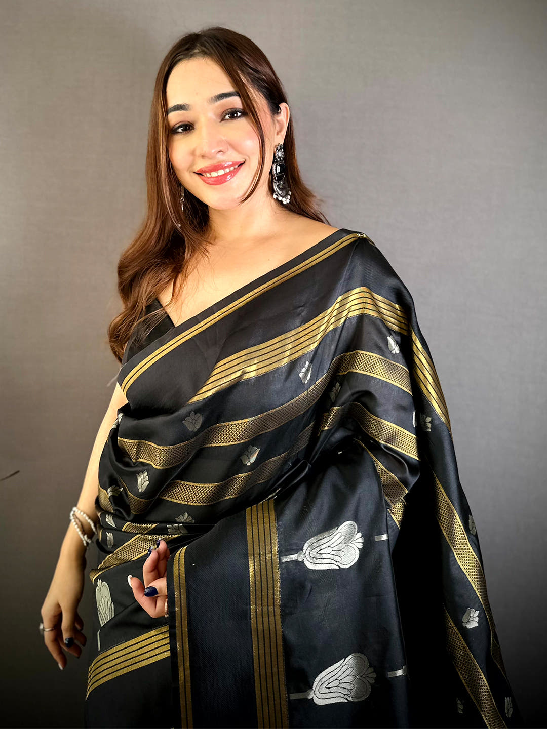 Elegant Banarasi Gold Silver Butta Saree