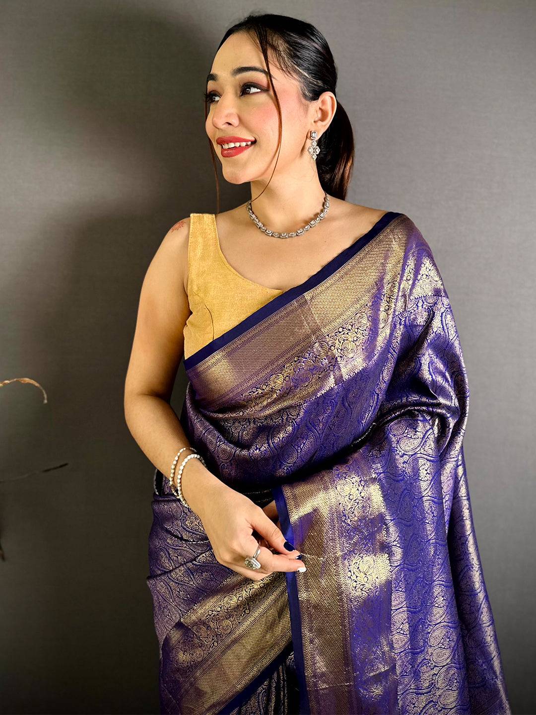Vibrant Kanjivaram Self Gold Zari Weave Saree