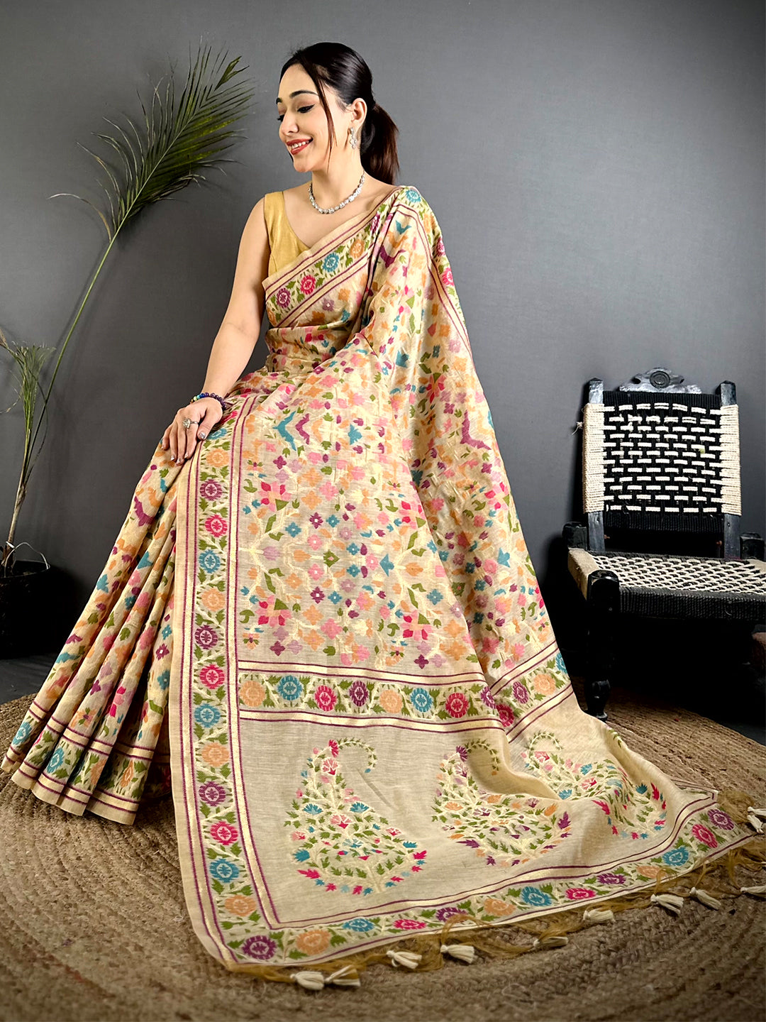 Classic Geometric Ikkat Linen Saree