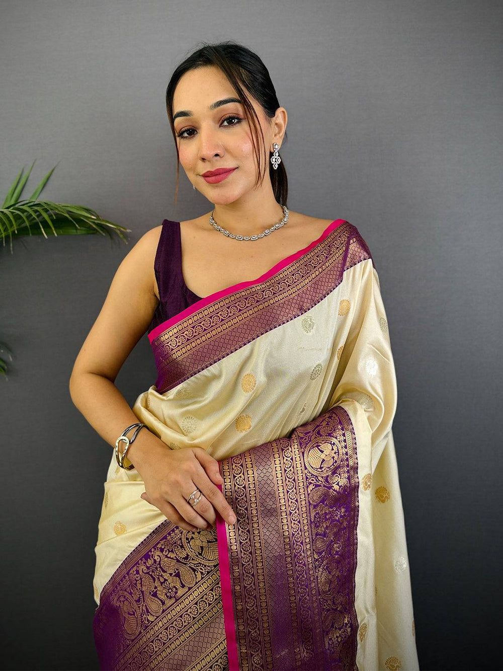Soft Silk Contrast Colour Kanjivaram Border Saree