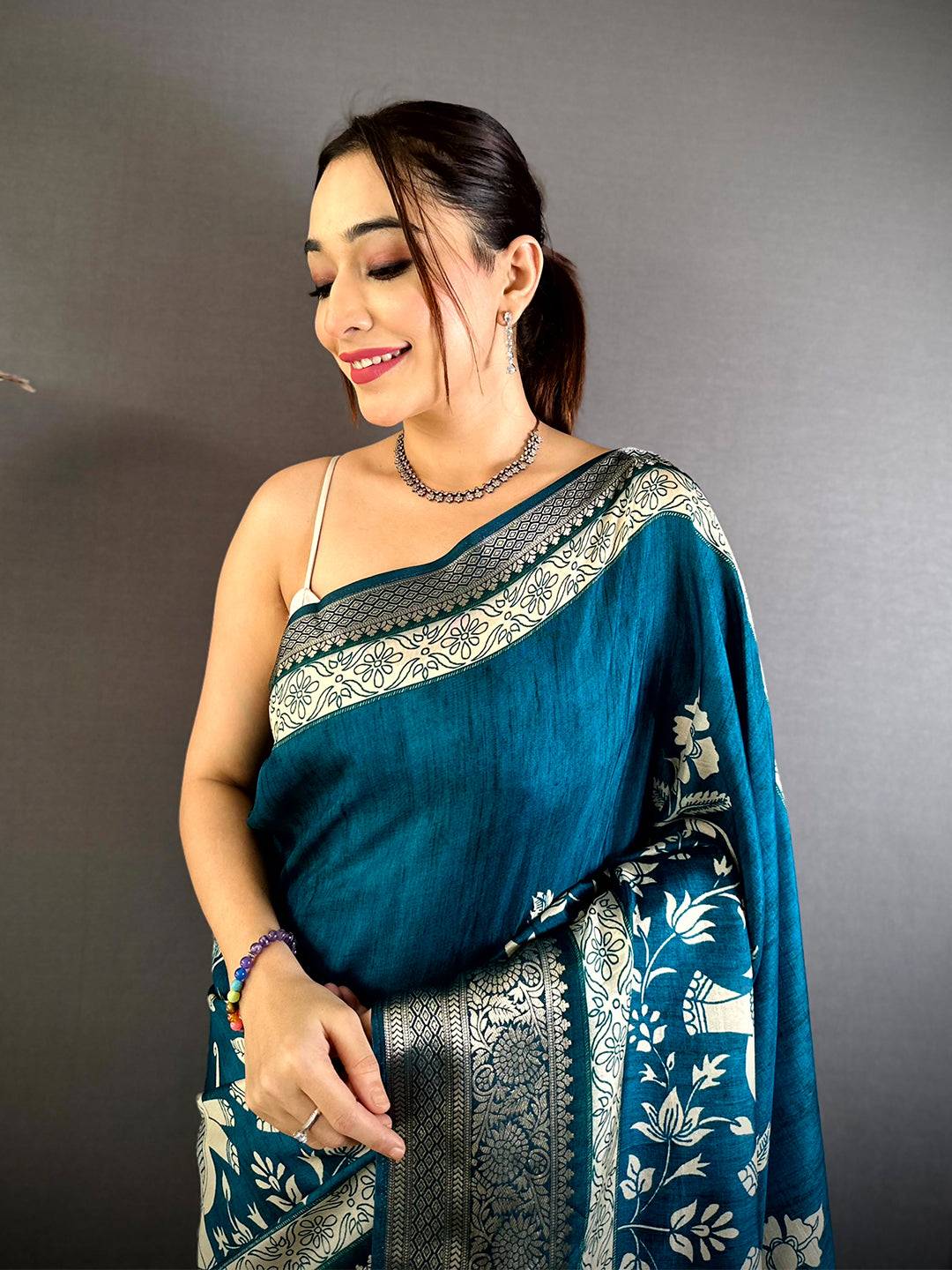 Vibrant Self Zari Chex Viscose Dola Saree