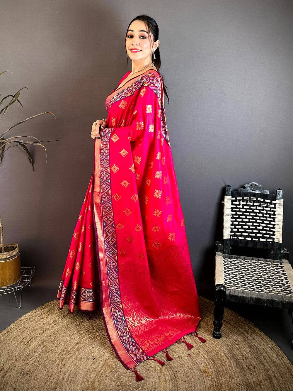 Designer Gold Zari Double Tone Pattu Saree