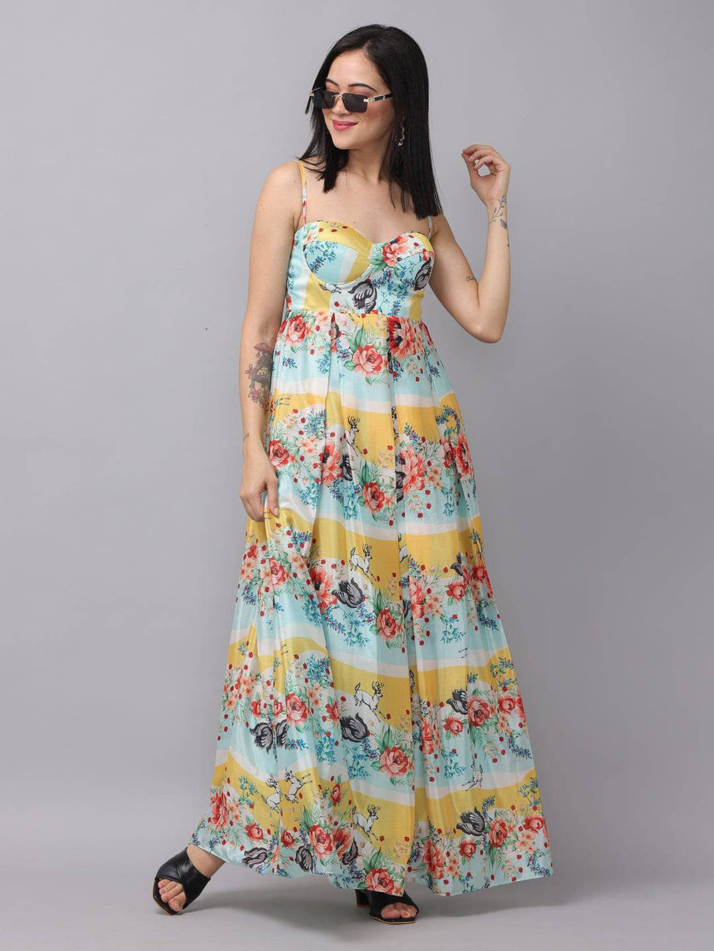 Chiffon print sleeveless dress with floral design, side pose