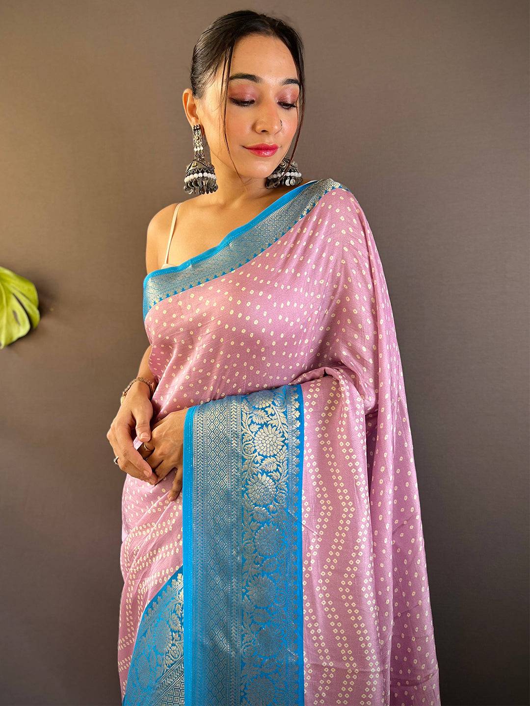 Zigzag Elegance Baby Pink Bandhej Saree