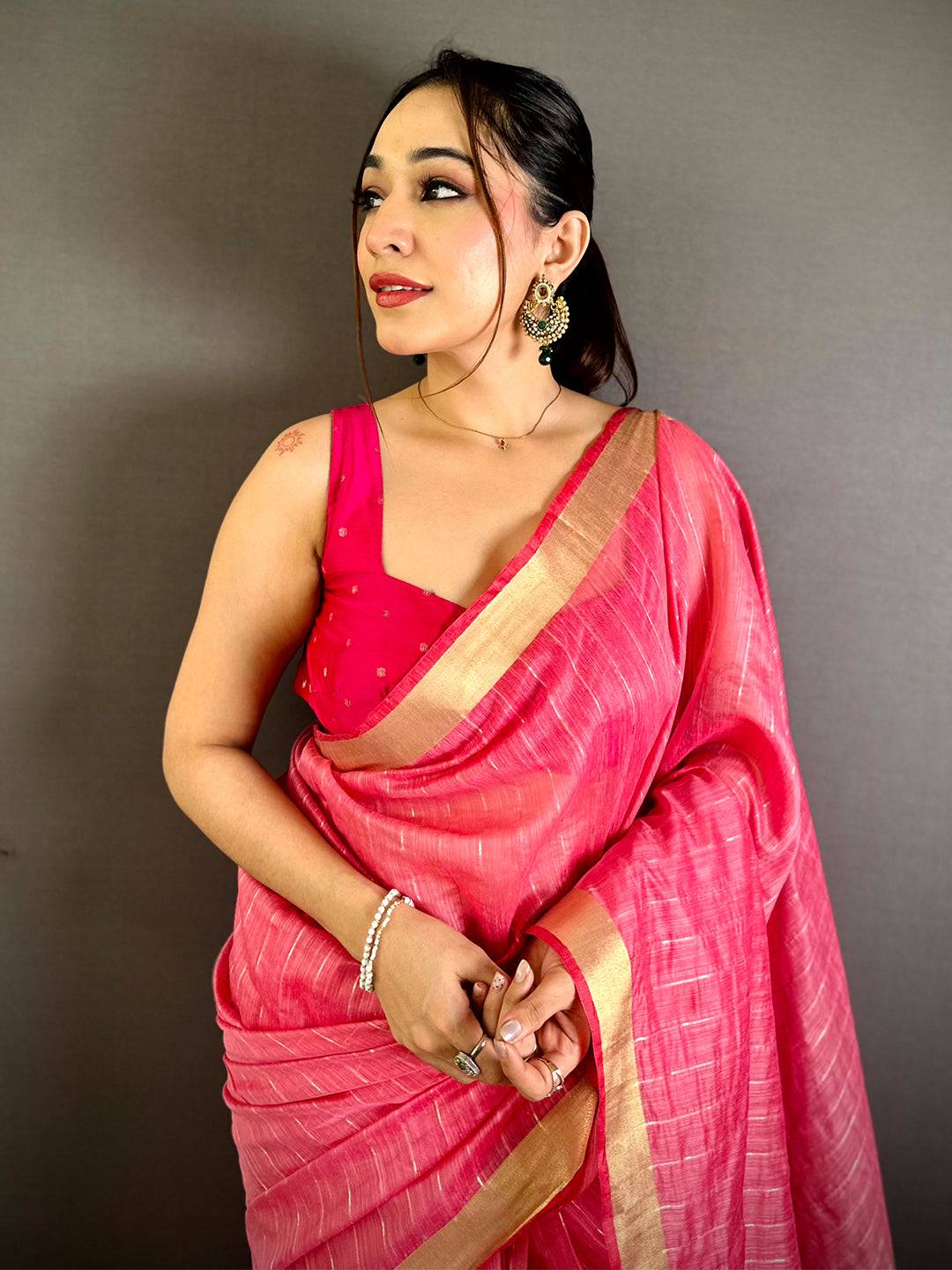 Elegant Floral Jacquard Rich Pallu Saree