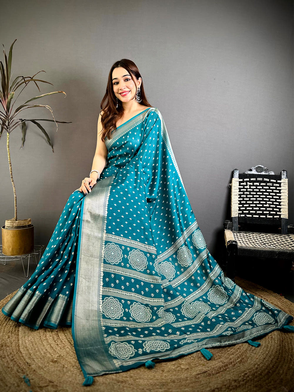 Teal Small Leaf Butti Dola Saree