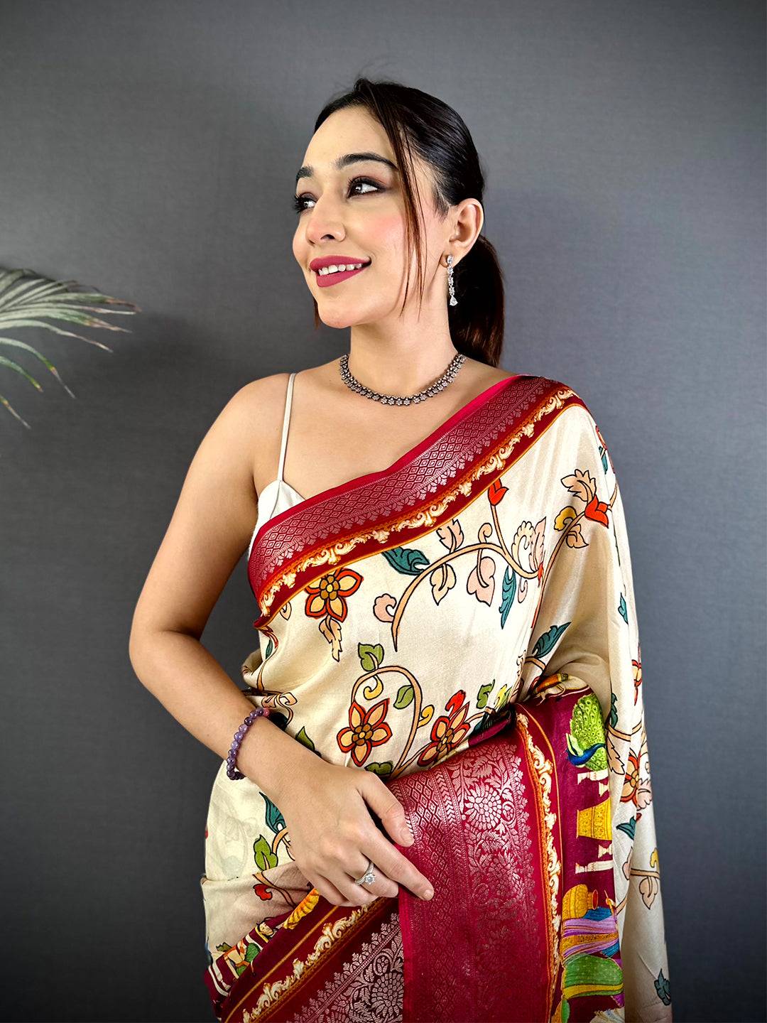 Graceful Self Zari Chex Viscose Dola Saree