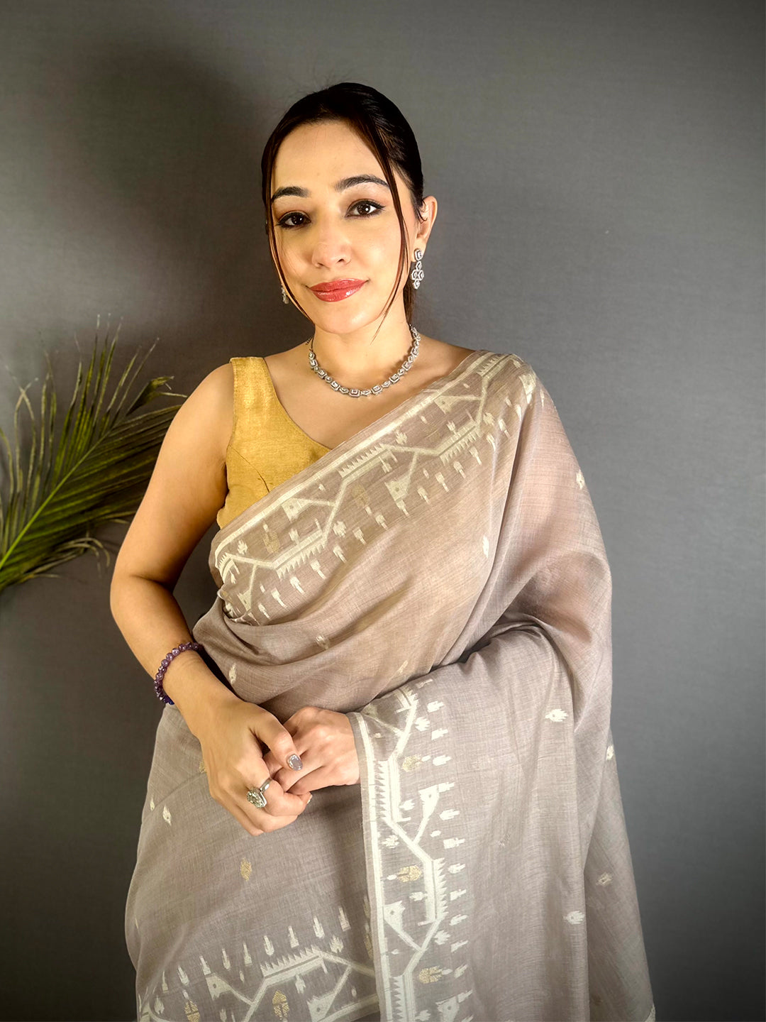 Classic Lakhani Linen Saree