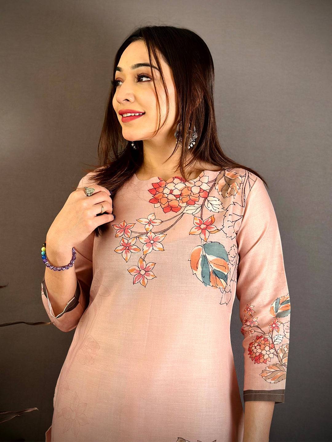 Elegant Kalamkari Scalup Neck Kurti