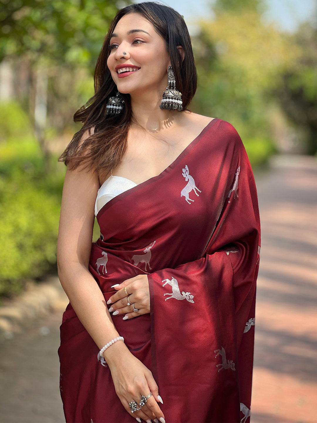 Model in maroon soft silk saree with postar weaving zari pallu