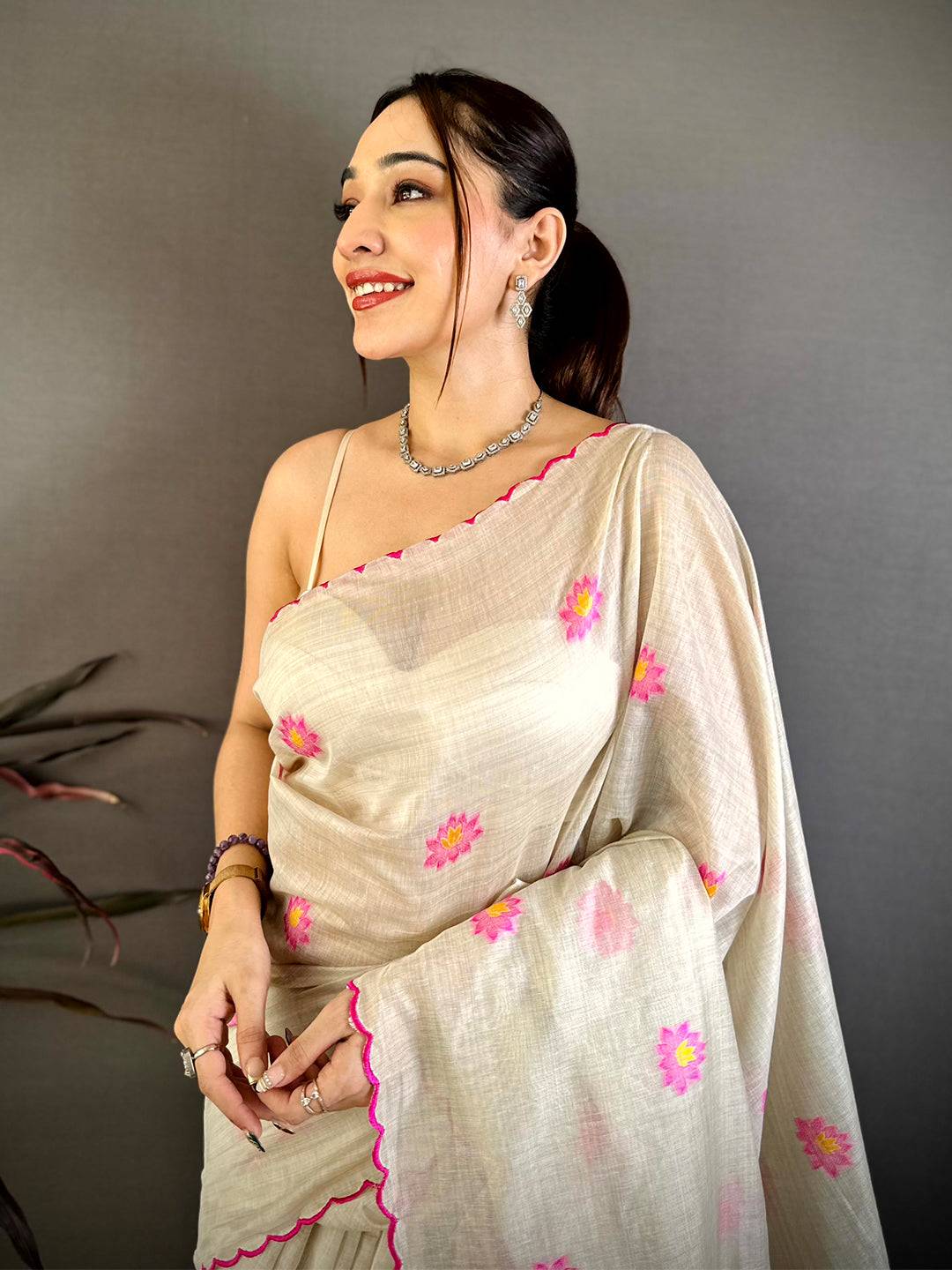 Classic Mul Cotton Floral Weaving Saree