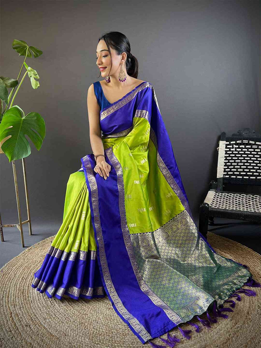 Elegant Gadhwal silk saree with intricate zari border