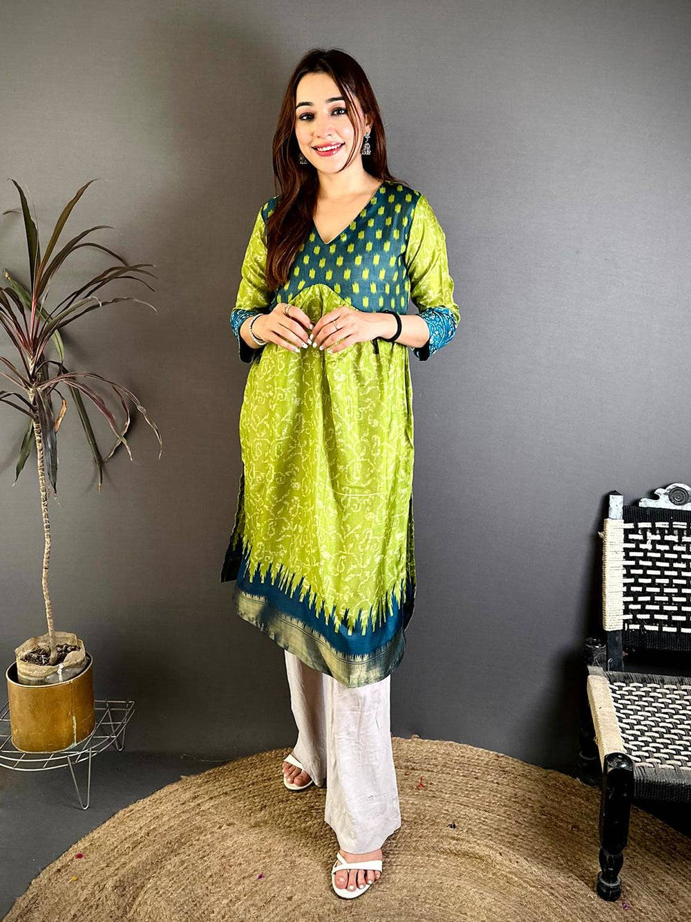 Celebrity Soft Dola Silk V Neck Kurti