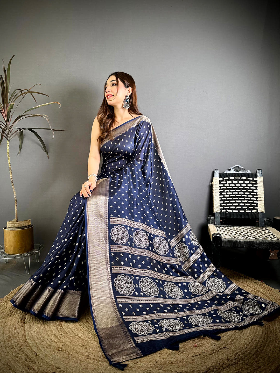 Navy Blue Small Leaf Butti Dola Saree