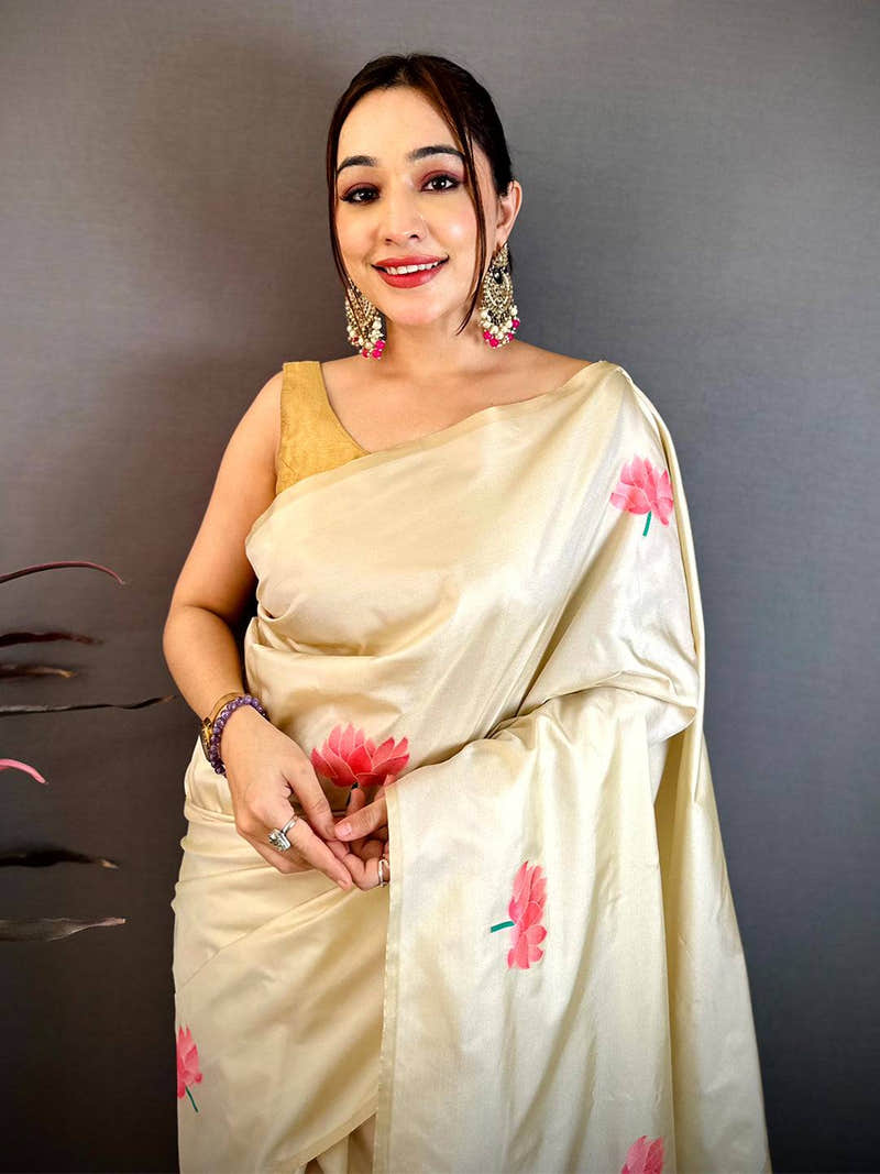 White Soft Silk Rose Weave Zari Pallu Saree