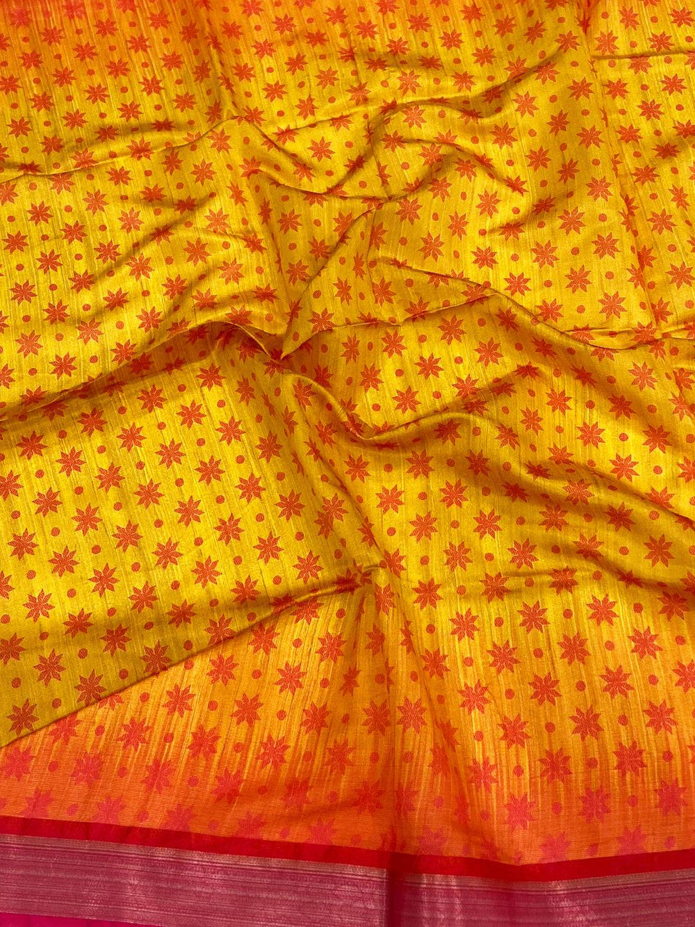 Golden Geometric Floral Pallu Saree