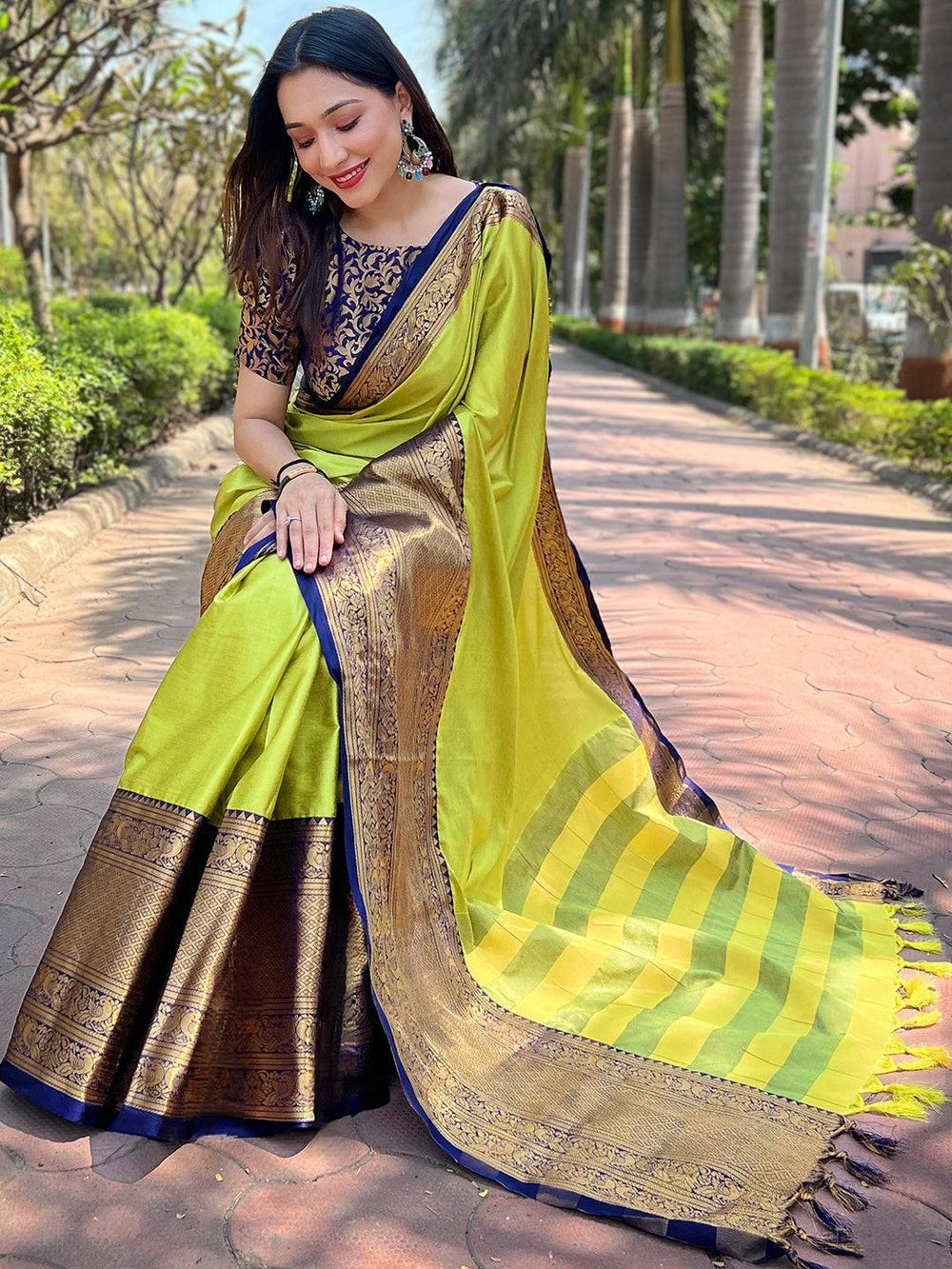 Luxurious Lime Kanjivaram Saree with Detailed Weaving